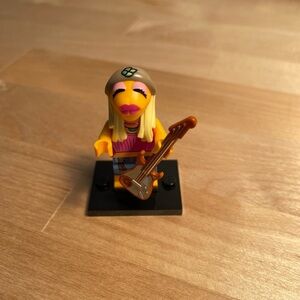 Muppet Lego Minifigure “Janice”